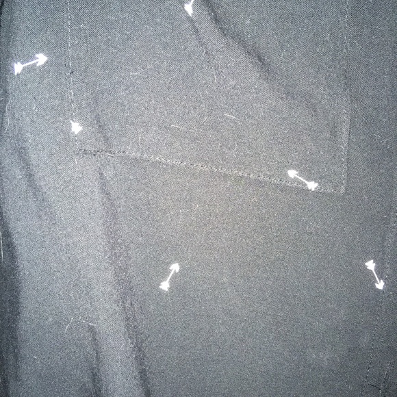 Black button down with white arrow detailing - Picture 2 of 2